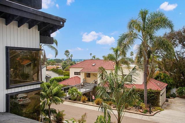 2127 Heather Ln, Del Mar CA: https://media.crmls.org/mediaz/44f9764b-8cfe-4d0f-a8d5-9ace6ba03249.jpg