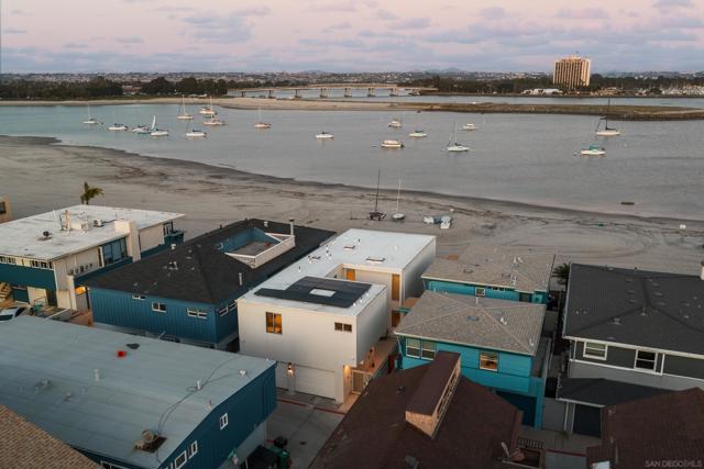 2841 Bayside Walk, San Diego CA: https://media.crmls.org/mediaz/44f9fa72-ed26-43a2-887e-f6944f2dd700.jpg