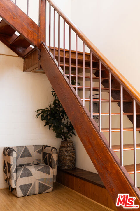 7349 Pacific View Drive, Los Angeles CA: https://media.crmls.org/mediaz/44fa4ba9-4877-47fc-93fd-2bde3434d897.jpg