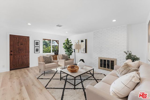 3815 W 60th Street, Los Angeles CA: https://media.crmls.org/mediaz/44fb4a40-d79e-4a74-8f84-748425ee2a70.jpg