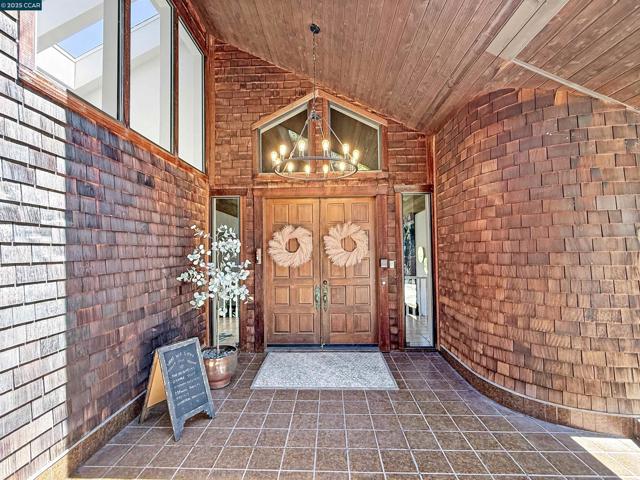 130 Hillcroft Way, Walnut Creek CA: https://media.crmls.org/mediaz/44fbeb27-f3e7-4afe-907c-6d3466420d62.jpg
