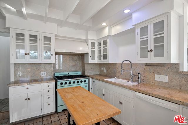 339 Adelaide Drive photo 11