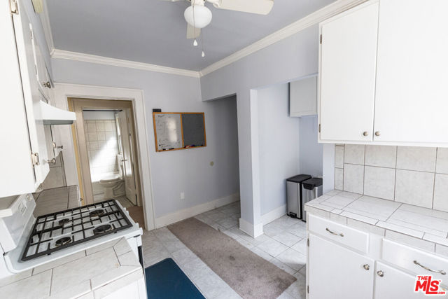 1206 3rd Avenue, Los Angeles CA: https://media.crmls.org/mediaz/44fc9b31-c345-4571-b375-ae2f0e8929ab.jpg