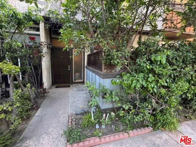 13609 Valerio Street, Van Nuys CA: https://media.crmls.org/mediaz/44fca228-9aca-4c09-b320-a7dfde39f0a3.jpg