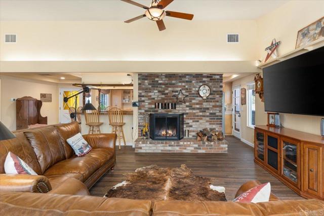 Detail Gallery Image 24 of 60 For 945 El Paseo, Vista,  CA 92084 - 4 Beds | 3 Baths