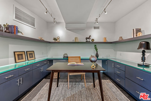 4944 Hood Drive, Woodland Hills CA: https://media.crmls.org/mediaz/44fdb4a1-68b9-4c97-90af-89710eeeaf28.jpg