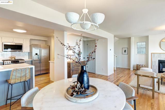 4353 Terrabella Way, Oakland CA: https://media.crmls.org/mediaz/44feb023-35d5-43ee-932c-022af09d6691.jpg