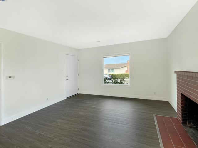 22108 Moyers St, Castro Valley CA: https://media.crmls.org/mediaz/44ff096c-d3c2-42ed-9846-2b44580f42e2.jpg
