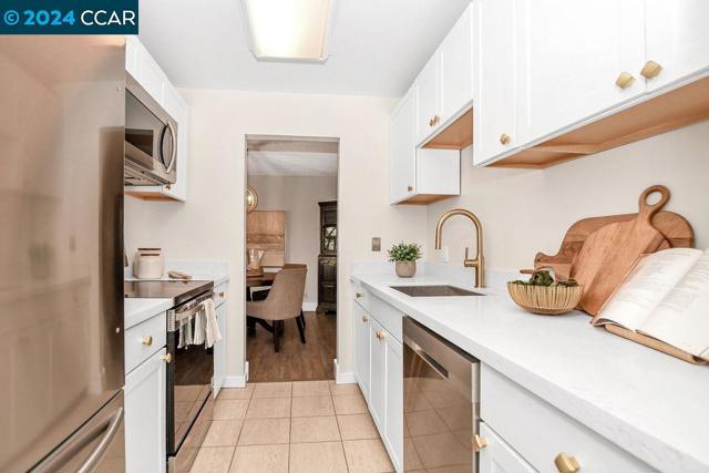 490 N Civic Drive, Walnut Creek CA: https://media.crmls.org/mediaz/44ff2ca8-5892-4b5f-8c26-bc637f6cdc1b.jpg
