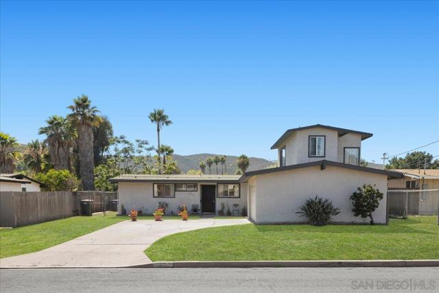 13752 Frame Rd, Poway CA: https://media.crmls.org/mediaz/44ff8bf5-bf49-4c15-bbc1-96d5881afa45.jpg