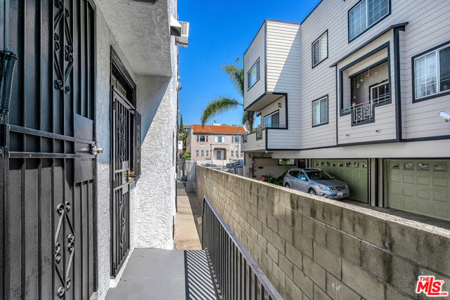 123 S Westmoreland Avenue, Los Angeles CA: https://media.crmls.org/mediaz/45016d6d-e754-47f6-ae6c-acb3a00eb53a.jpg