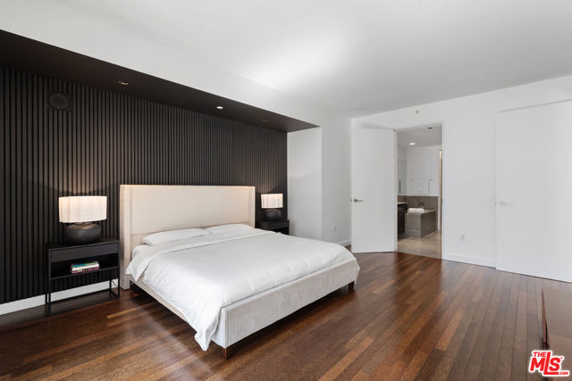 6250 Hollywood Boulevard, Los Angeles CA: https://media.crmls.org/mediaz/45021642-65bc-461d-8077-bff4d3a925af.jpg