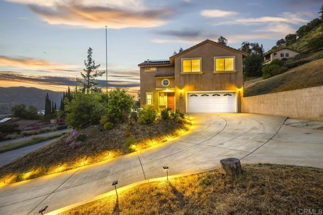 Detail Gallery Image 2 of 43 For 3436 Laurashawn Ln, Escondido,  CA 92026 - 3 Beds | 2/1 Baths