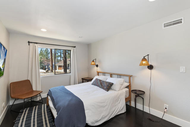 271 Bluebird Court, Big Bear CA: https://media.crmls.org/mediaz/45025e6f-48af-41fd-9a65-39e6b8f70540.jpg