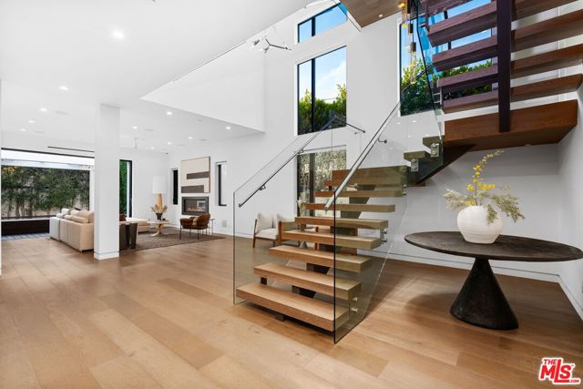 5 Bed Home for Sale in Los Angeles, California