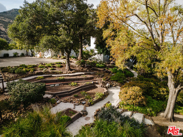 2002 Tuna Canyon Road, Topanga CA: https://media.crmls.org/mediaz/4502a481-00da-4a72-b320-002717675f8c.jpg