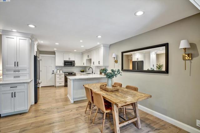 27 Serene Ct, Danville CA: https://media.crmls.org/mediaz/4502a937-d5d1-4a5f-99ba-e94bc8998e53.jpg