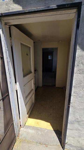 3020 E. 19th st, Oakland CA: https://media.crmls.org/mediaz/4502b71b-33f1-49bc-8223-edd5f5ee9681.jpg