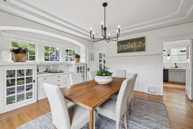 6040 LAWTON AVENUE, Oakland CA: https://media.crmls.org/mediaz/4503425a-7ab7-4bf3-860f-e816fe32e6de.jpg