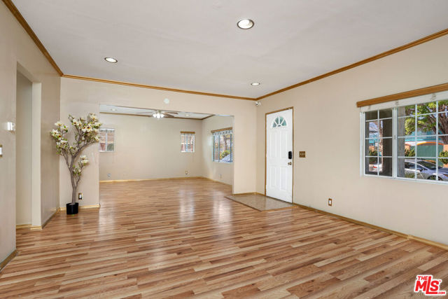 8740 La Salle Avenue, Los Angeles CA: https://media.crmls.org/mediaz/45037cb0-7383-4ab0-ac9a-7e098dc49a9e.jpg