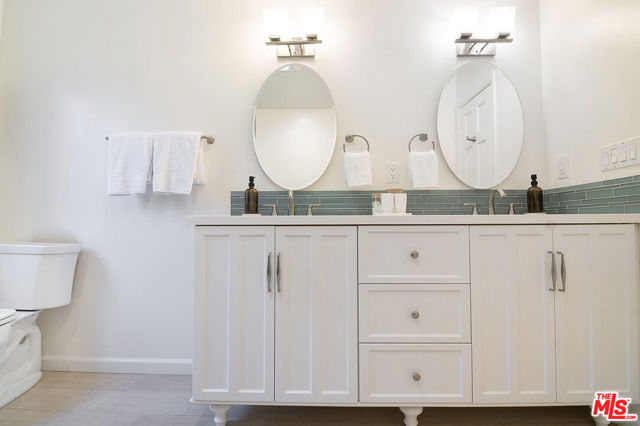 745 25th Street, Santa Monica CA: https://media.crmls.org/mediaz/450457c9-5fc0-4cb3-baf9-193300d39ac6.jpg