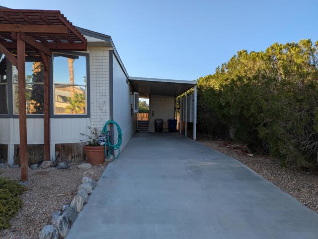 69571 Parkside Drive, Desert Hot Springs CA: https://media.crmls.org/mediaz/45049ee6-3647-4f74-8dcc-b3740ab30761.jpg