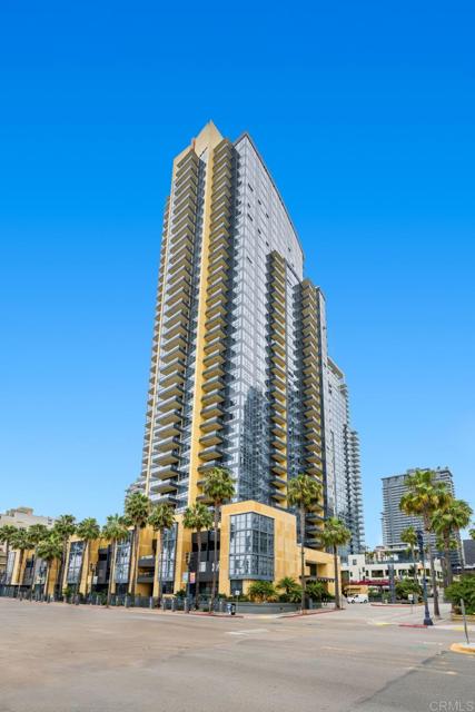1325 Pacific Highway, San Diego CA: https://media.crmls.org/mediaz/4504bdd5-1905-469a-94fb-6c78f06fab83.jpg