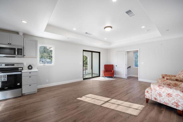 8772 Foxglove Court, Gilroy CA: https://media.crmls.org/mediaz/4504cfab-1559-485d-8c96-9af46f21c23f.jpg