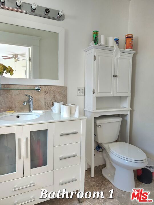 857 S Norton Avenue, Los Angeles CA: https://media.crmls.org/mediaz/45050d97-8db6-4691-9321-325a7eb36bcf.jpg