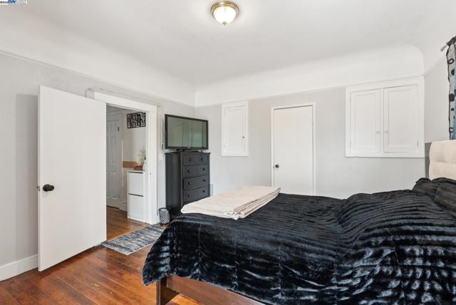1706 Fairview St, Berkeley CA: https://media.crmls.org/mediaz/4505981b-d648-44a3-bd33-1fa051c9708c.jpg