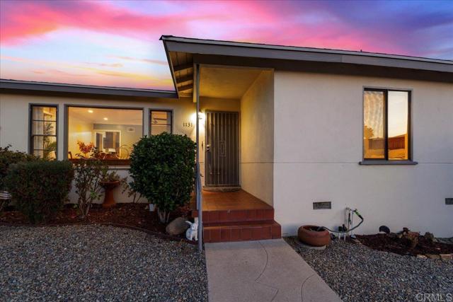 1131 Mary St, El Cajon CA: https://media.crmls.org/mediaz/4505b5ec-12ac-4b9e-993b-1053615e63ab.jpg