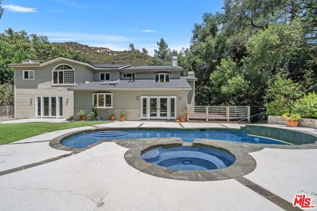 24753 Mulholland Highway, Calabasas CA: https://media.crmls.org/mediaz/45076a29-553c-420a-afb8-486791be96f7.jpg