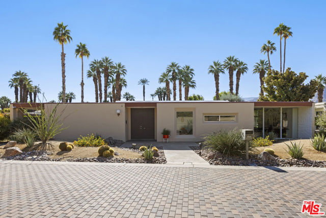 6 Cody Court, Rancho Mirage CA: https://media.crmls.org/mediaz/4507d66e-7e86-4d6b-af16-ec87fdc83dab.jpg