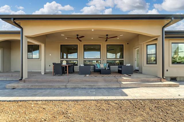 475 E Middle Avenue, San Martin CA: https://media.crmls.org/mediaz/4507ffc1-e241-4fd2-9ccd-acaa79f28a26.jpg