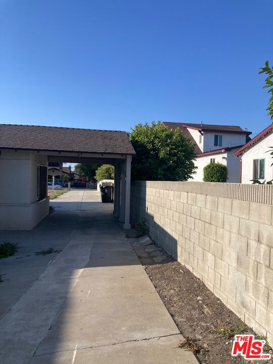 322 W 122nd Street, Los Angeles CA: https://media.crmls.org/mediaz/450813e7-ceb7-4178-a1d0-9560000969d7.jpg