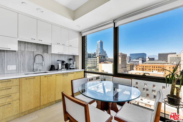 400 S Broadway, Los Angeles CA: https://media.crmls.org/mediaz/4508871f-48a0-4b98-836a-4f9372be61d5.jpg