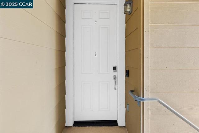 1582 Chandler St, Oakland CA: https://media.crmls.org/mediaz/4508aa53-d9ca-40f7-8bce-f5db52e9406e.jpg