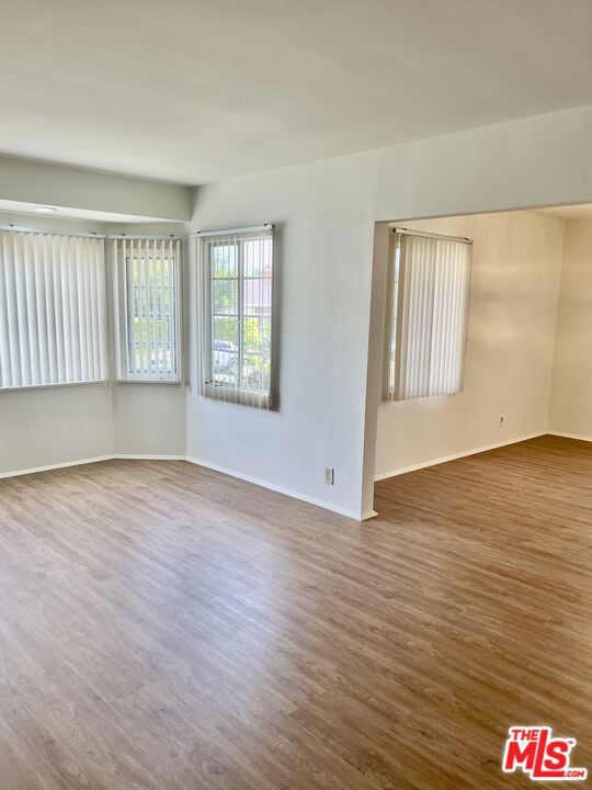 3331 Inglewood Boulevard, Los Angeles CA: https://media.crmls.org/mediaz/4508aeba-6fe4-4b53-b411-07f566a8e804.jpg