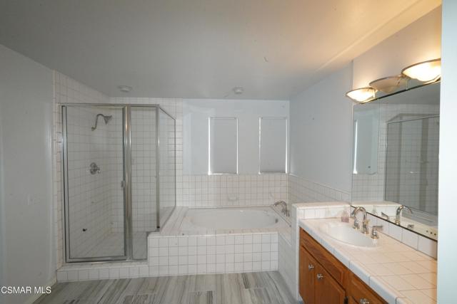 438 Talbert Avenue, Simi Valley CA: https://media.crmls.org/mediaz/4508b669-2462-4044-85ae-4368eb5ac397.jpg