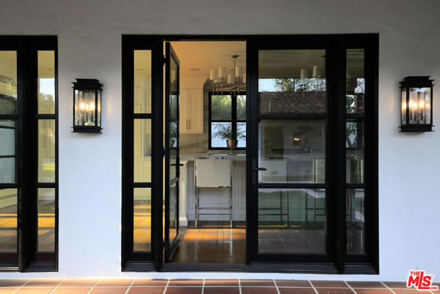 18625 Wells Drive, Tarzana CA: https://media.crmls.org/mediaz/4508c034-d3c3-48b8-ae5d-04587d27ce84.jpg