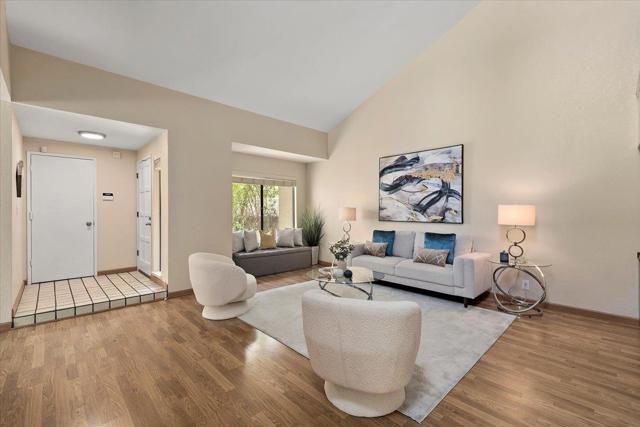 1623 Fruitwood Court, San Jose CA: https://media.crmls.org/mediaz/4508cef2-7129-47b4-84a1-1d4feaf7aa48.jpg