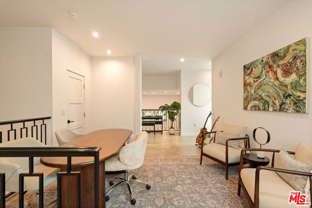 1333 Beverly Green Drive, Los Angeles CA: https://media.crmls.org/mediaz/45097773-0e6d-4200-a9ea-e94cee69aecc.jpg