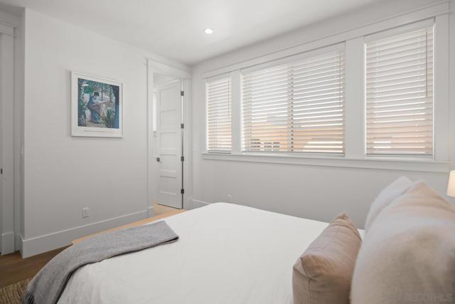 548 G Avenue, Coronado CA: https://media.crmls.org/mediaz/45098b1e-663a-40d8-8b56-6a20c79dc638.jpg