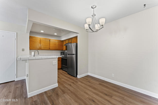 1190 Tivoli Lane, Simi Valley CA: https://media.crmls.org/mediaz/4509dabe-5076-4d82-b404-ce49774c71d2.jpg