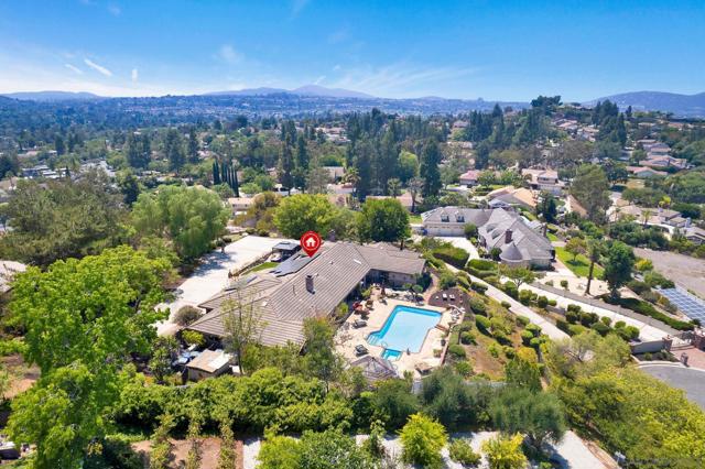 17505 Corte Lomas Verde, Poway CA: https://media.crmls.org/mediaz/4509f42f-245d-4886-a971-6d544f7986f2.jpg