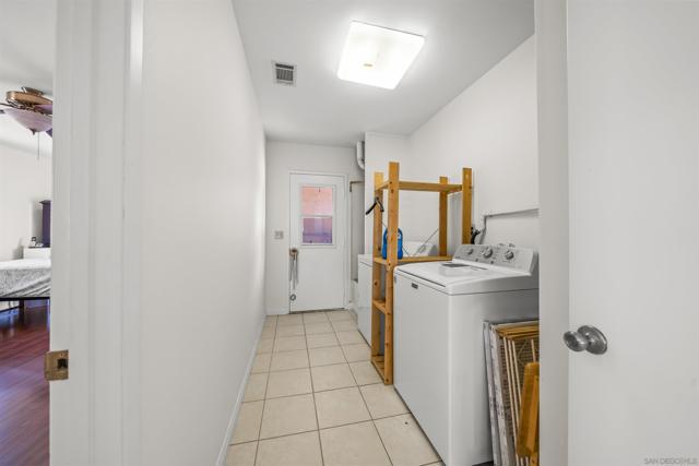 1333 Clove St, El Cajon CA: https://media.crmls.org/mediaz/450a2801-ab99-4945-8ca6-79689882a568.jpg