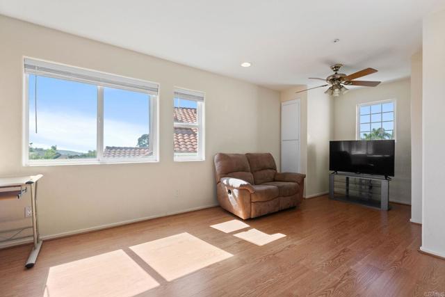 2490 Bear Rock Gln, Escondido CA: https://media.crmls.org/mediaz/450b2d18-eda7-4e9c-87e0-b7a1228163ae.jpg