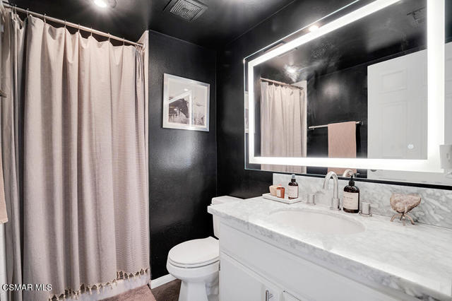 4365 Oak Glen Street, Calabasas CA: https://media.crmls.org/mediaz/450b365c-b860-49e8-a034-ca05fe817868.jpg