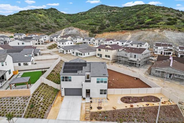 35505 Orchard Trails, Fallbrook CA: https://media.crmls.org/mediaz/450ba2ec-0837-44cd-b02c-41892440c74d.jpg