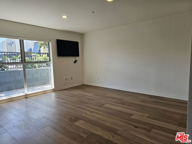 1617 Broadway, Santa Monica CA: https://media.crmls.org/mediaz/450bef64-5232-42a4-b57c-dd7d7287bee6.jpg